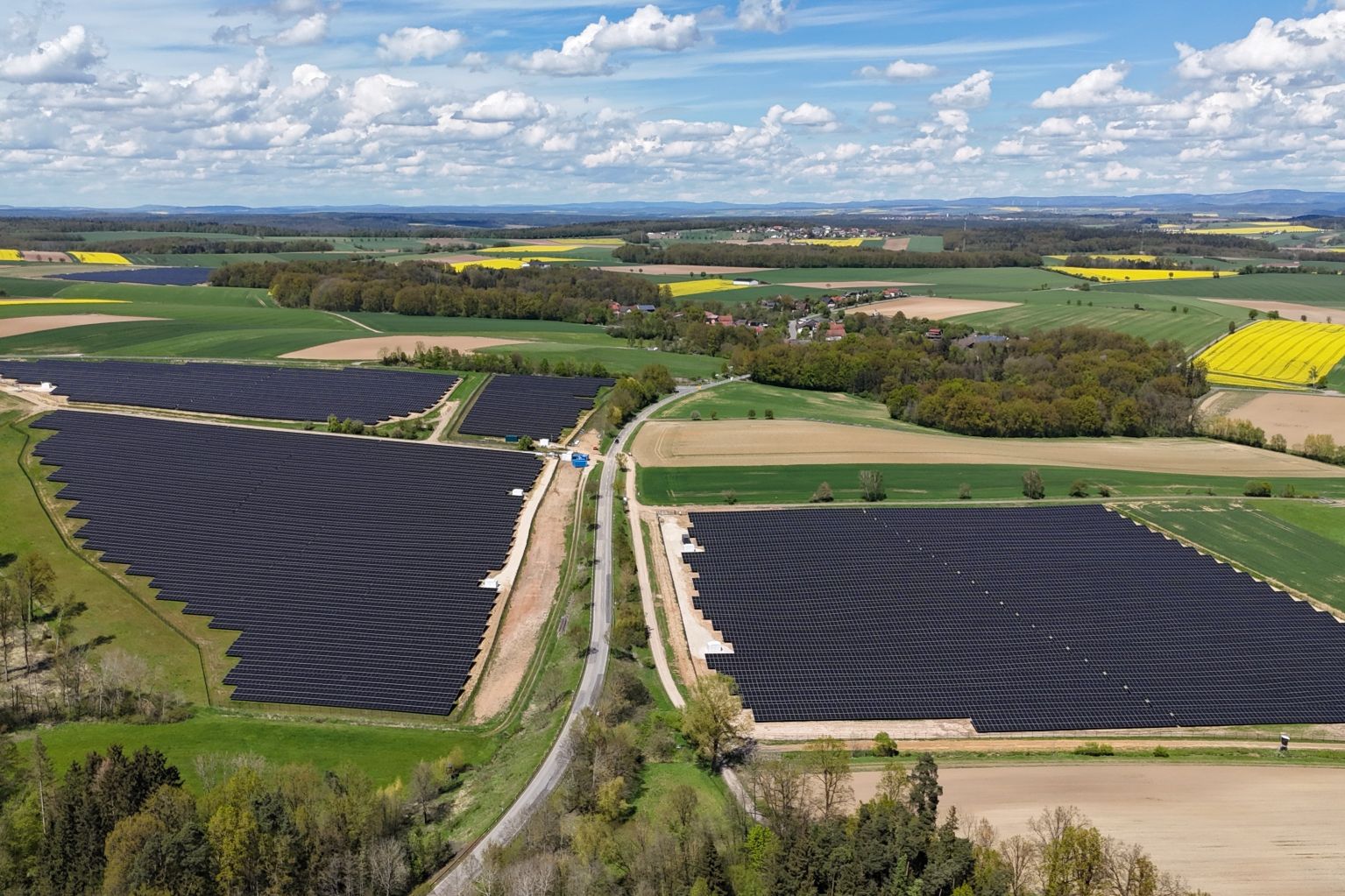 greentech verkauft 27 MWp Solarportfolio in Bayern an STRABAG