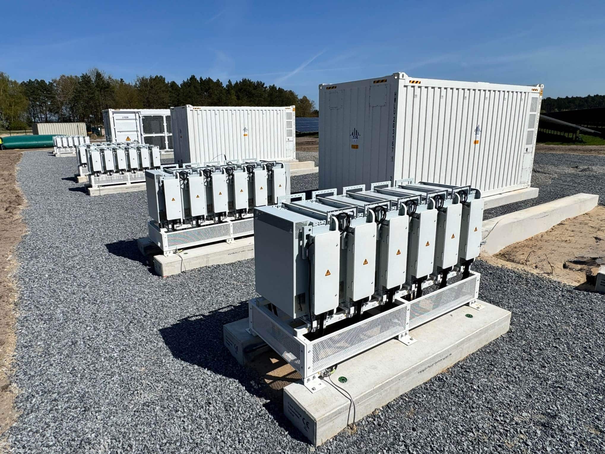 greentech errichtet im Auftrag von Trianel ersten netzgekoppelten Batteriegroßspeicher