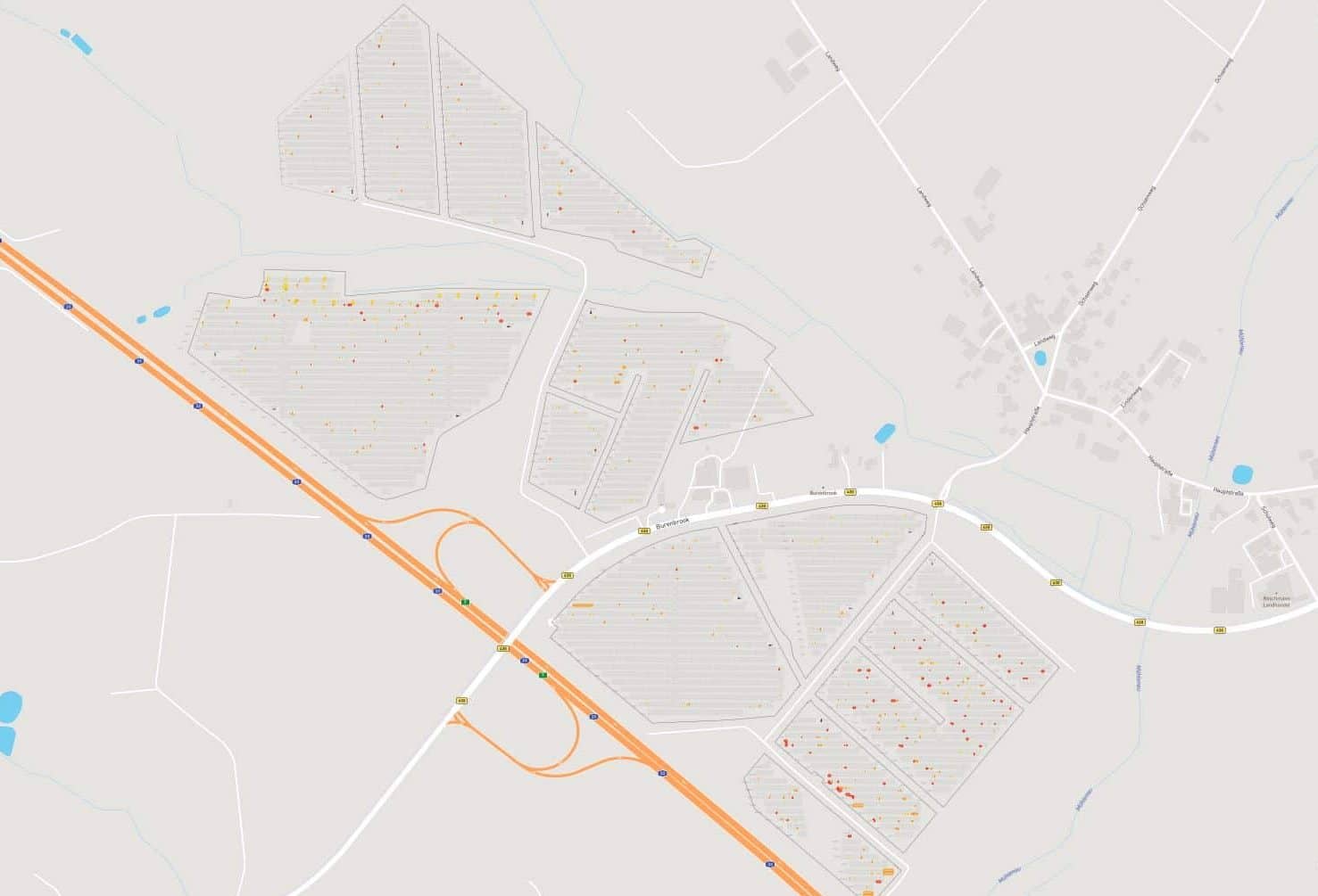 Screenshot einer digitalen Karte mit der Auswertung einer Photovoltaik-Analyse, die alle Befunde modulgenau im Solarpark verortet.